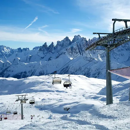 ホテル Orsa Maggiore ファルカーデ